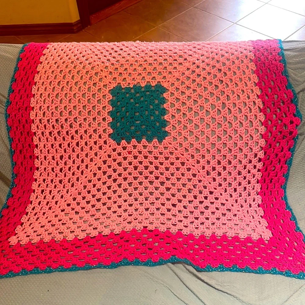 Handmade Crochet Blanket!   Sizs 38x38